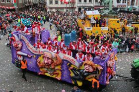 Rosenmontag_Rathaus (259).jpg
